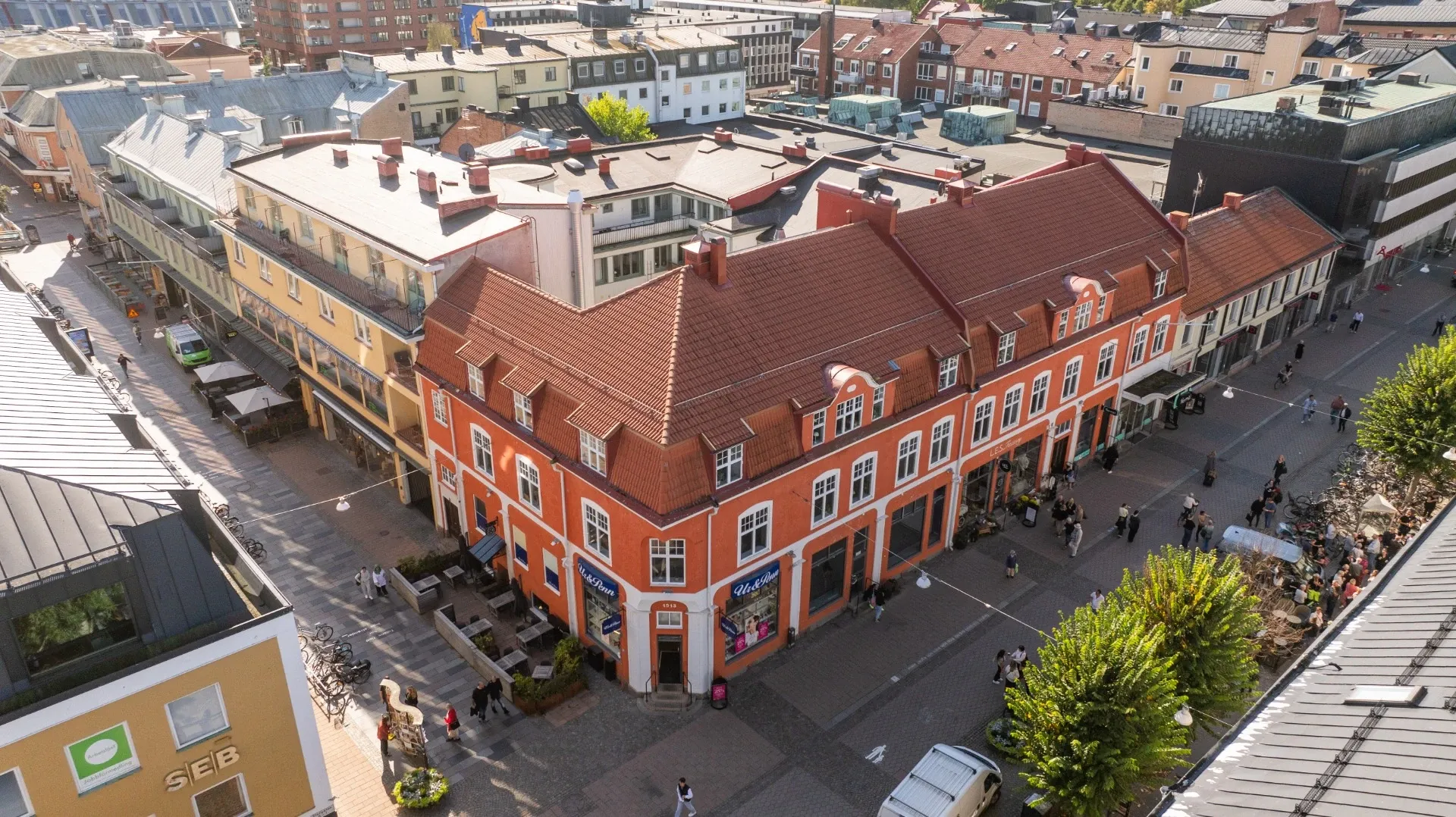 Blända 4 sett från luften, kvartersfastighet vid gågatan Storgatan 9 i Växjö